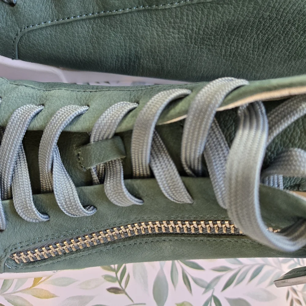 Kenneth Cole Tyler Zip Mid-Top Leather Sneakers - Size 7 - Picture 5 of 9